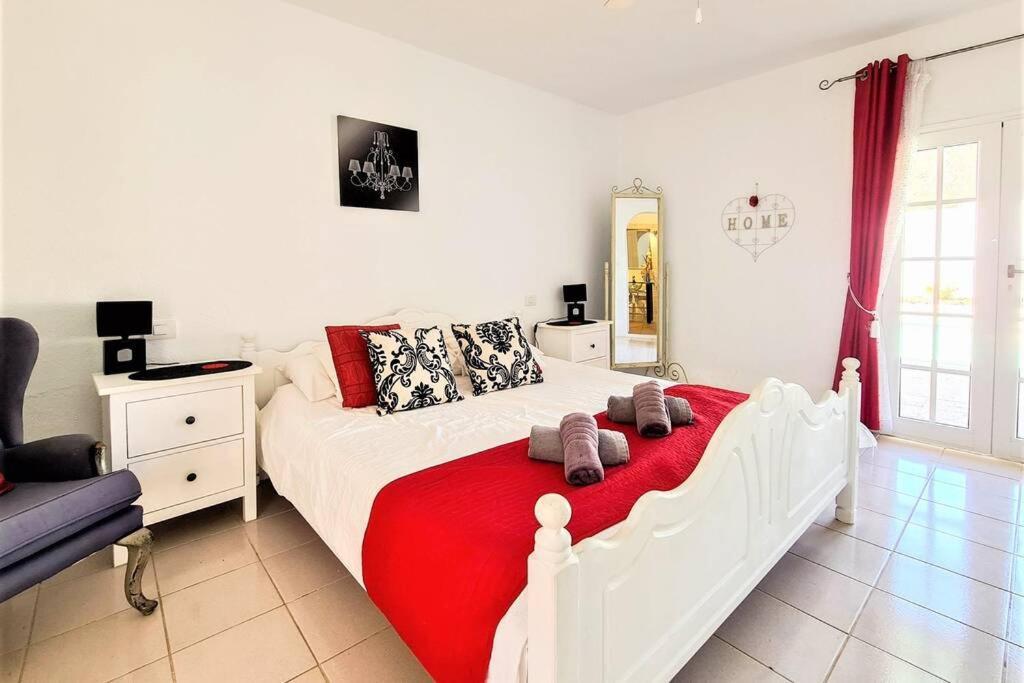Stunning Sea View Villa With 6 Bedrooms & Heated Pool - Villa Renaissance Playa Blanca  Zimmer foto